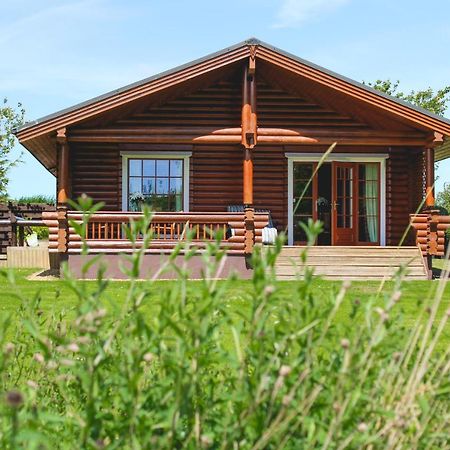Tomatin - Luxury Two Bedroom Log Cabin With Hot Tub Berwick Upon Tweed Esterno foto