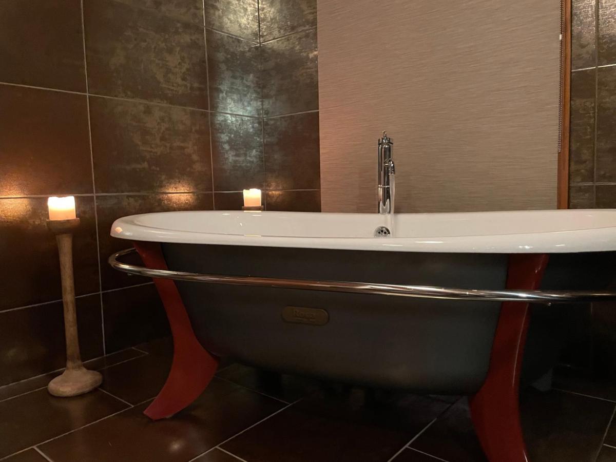 Tomatin - Luxury Two Bedroom Log Cabin With Hot Tub Berwick Upon Tweed Esterno foto