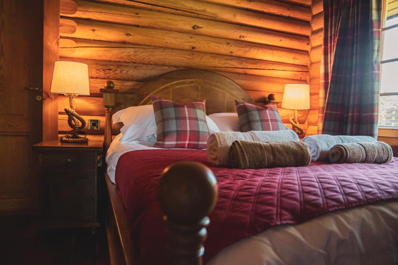 Tomatin - Luxury Two Bedroom Log Cabin With Hot Tub Berwick Upon Tweed Esterno foto