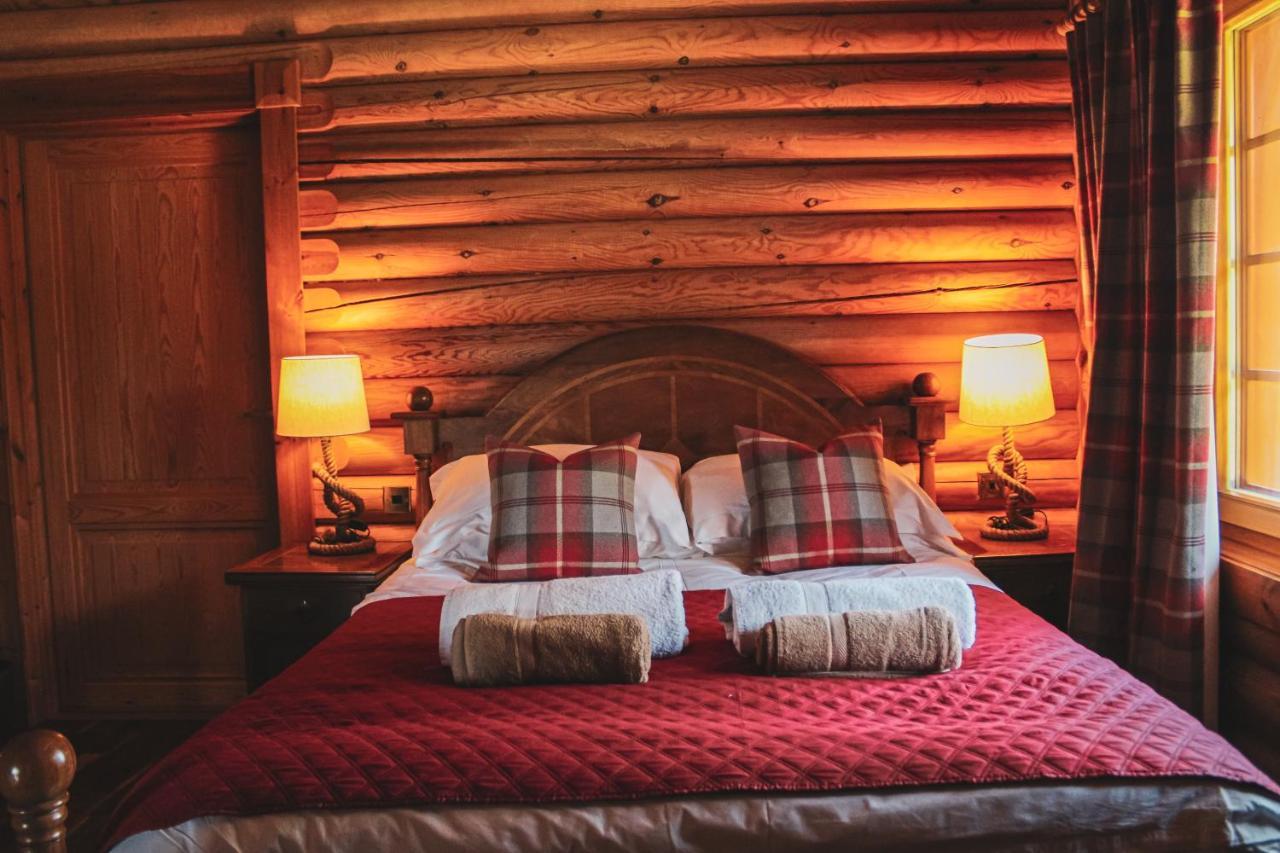 Tomatin - Luxury Two Bedroom Log Cabin With Hot Tub Berwick Upon Tweed Esterno foto