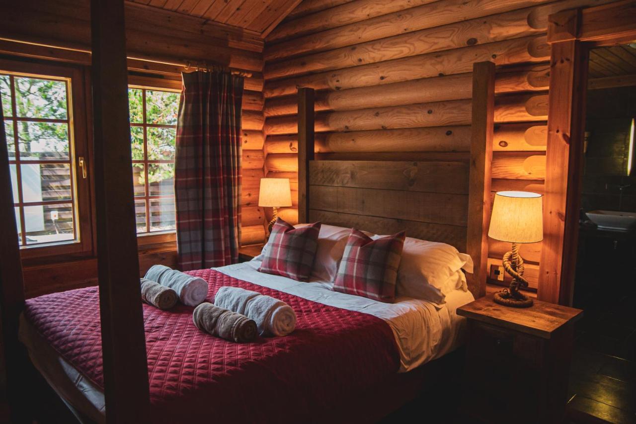 Tomatin - Luxury Two Bedroom Log Cabin With Hot Tub Berwick Upon Tweed Esterno foto