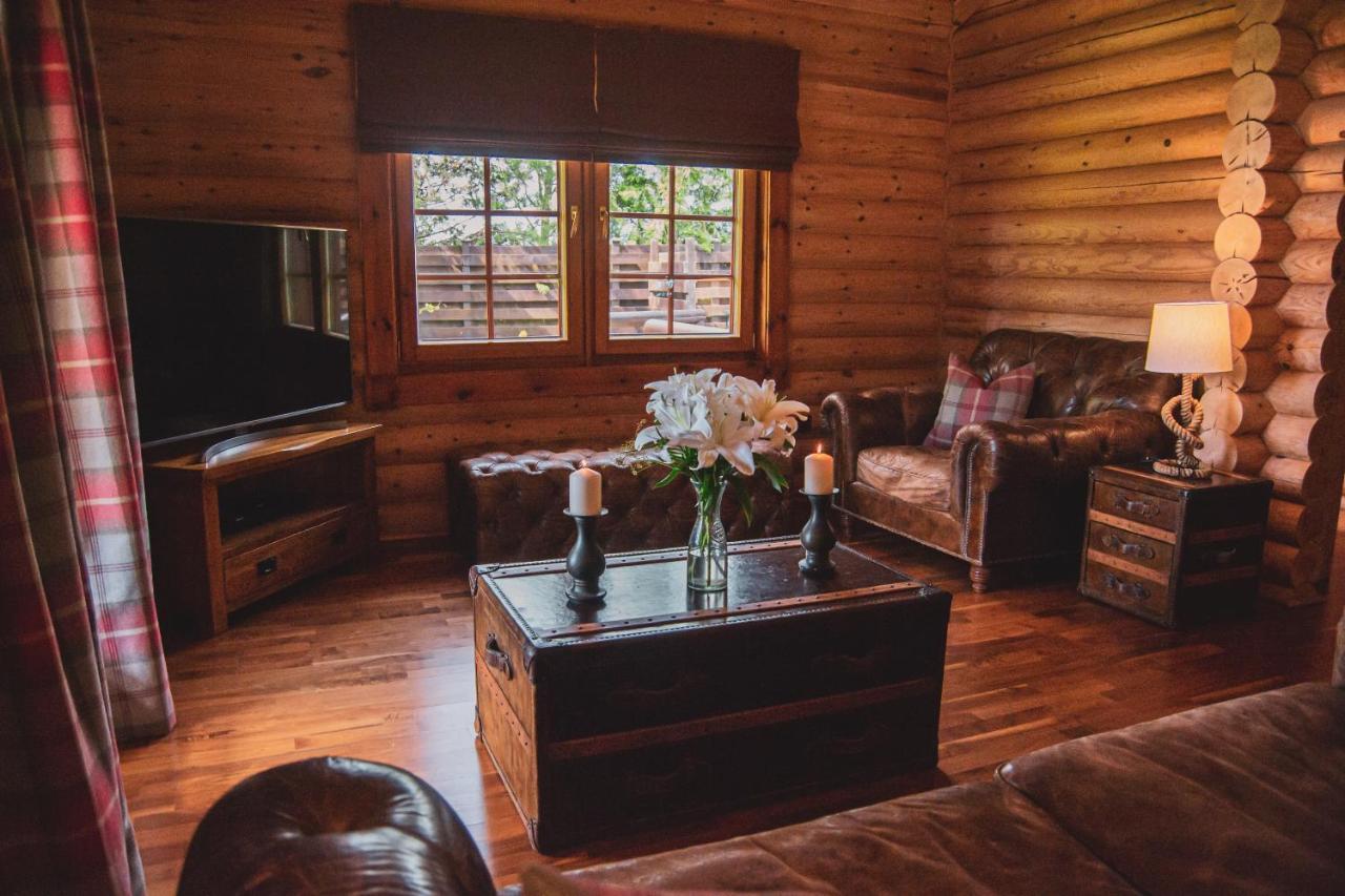 Tomatin - Luxury Two Bedroom Log Cabin With Hot Tub Berwick Upon Tweed Esterno foto