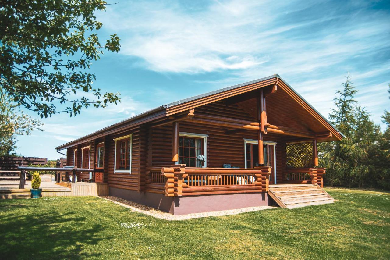 Tomatin - Luxury Two Bedroom Log Cabin With Hot Tub Berwick Upon Tweed Esterno foto
