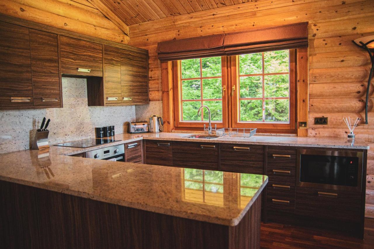 Tomatin - Luxury Two Bedroom Log Cabin With Hot Tub Berwick Upon Tweed Esterno foto