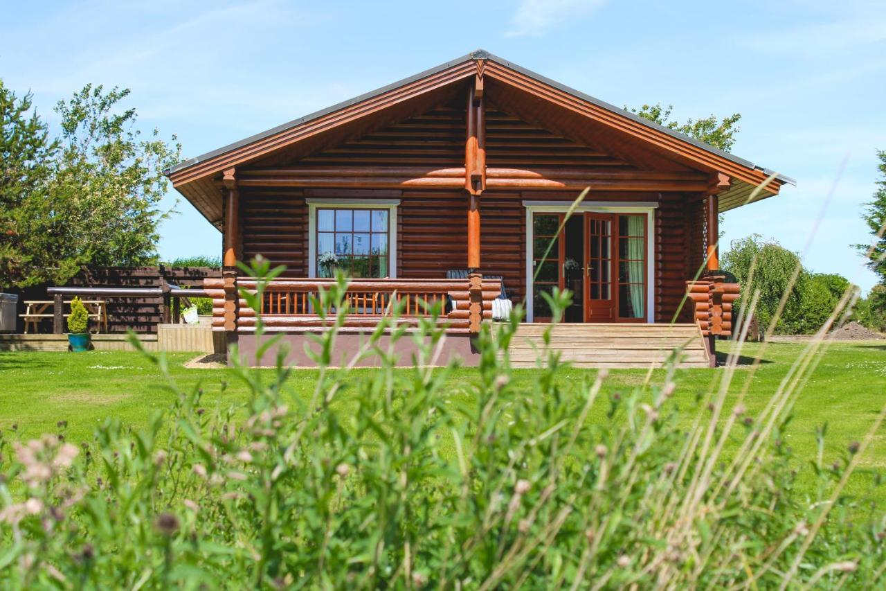 Tomatin - Luxury Two Bedroom Log Cabin With Hot Tub Berwick Upon Tweed Esterno foto