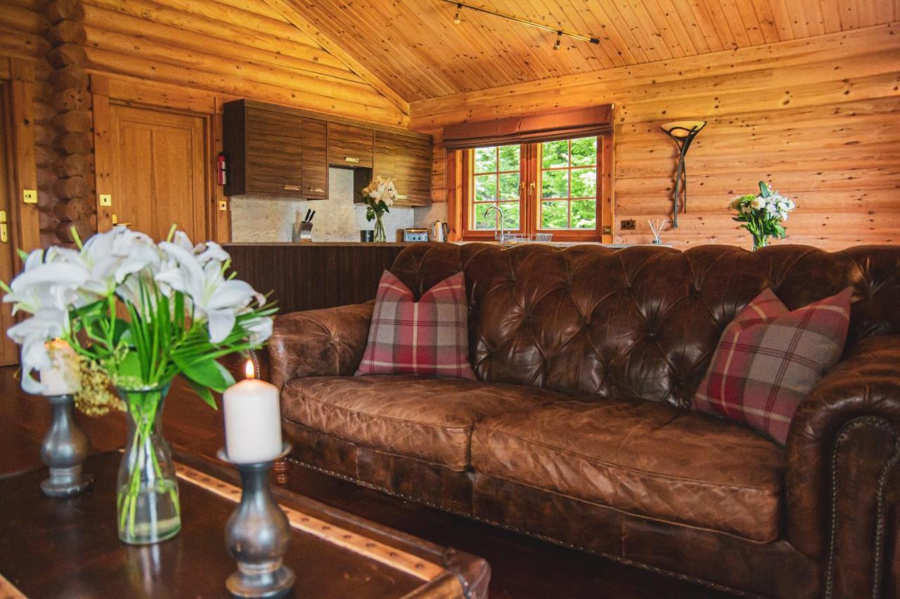 Tomatin - Luxury Two Bedroom Log Cabin With Hot Tub Berwick Upon Tweed Esterno foto